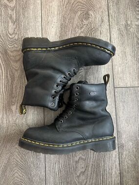 Dr. Martens  1460 WOMEN'S WATERPROOF LACE UP BOOTS